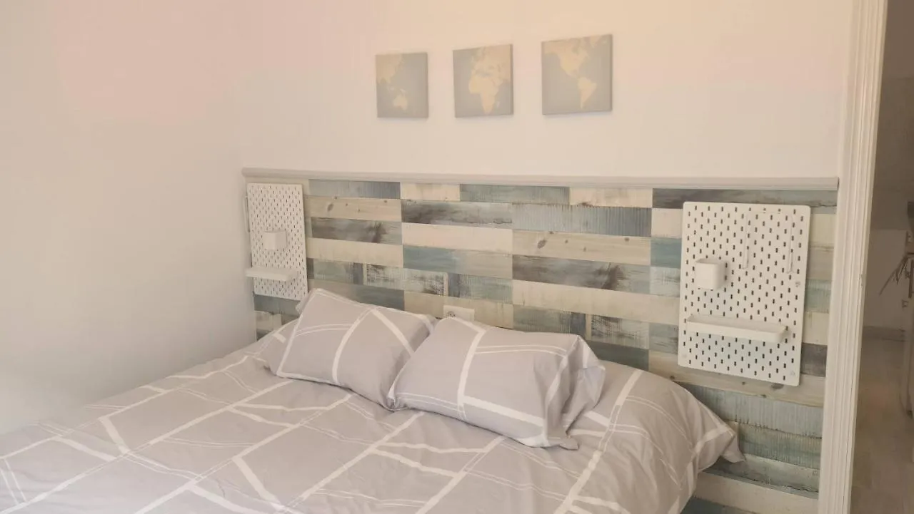 Apartamentos El Barrio نيرخا